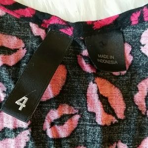 H&M Tops - H&M Kisses High Low Tank Top Size 4 H&M Tops - H&M Kisses High Low Tank Top Size 4
